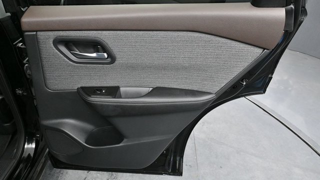Used 2021 Nissan Rogue SV AWD/4WD image 13