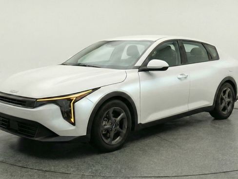 Used 2025 Kia K4 FWD image 3