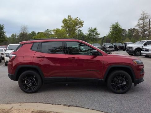 New 2026 Jeep Compass Latitude image 3