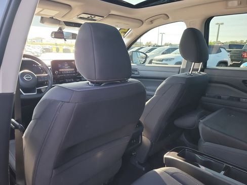 Used 2025 Nissan Pathfinder SV w/ SV Premium Package image 13