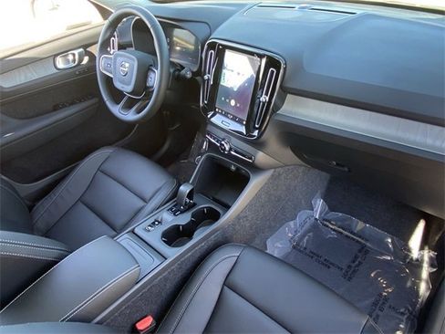 New 2025 Volvo XC40 B5 Core w/ Protection Package Premier image 13
