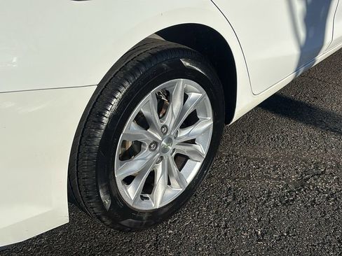 Used 2020 Chevrolet Malibu LT image 8