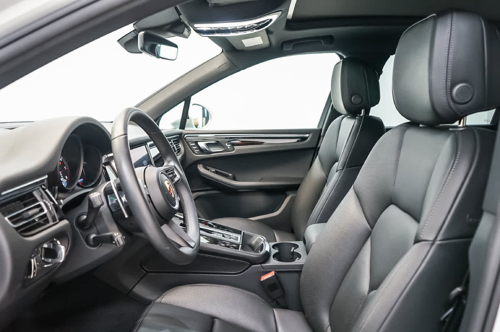Certified 2026 Porsche Macan AWD/4WD image 23