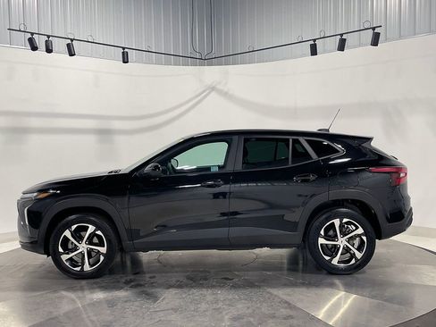 Used 2024 Chevrolet Trax RS w/ Driver Confidence Package FWD image 14