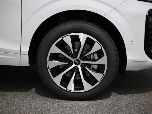 New 2026 Audi Q3 quattro 2.0T AWD/4WD image 5