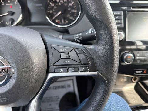 Used 2020 Nissan Rogue S image 29