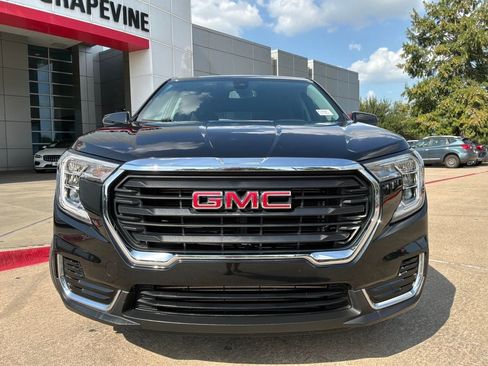 Used 2024 GMC Terrain SLE FWD image 3
