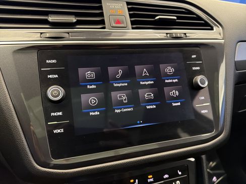 Certified 2023 Volkswagen Tiguan SE w/ Panoramic Sunroof Package image 17