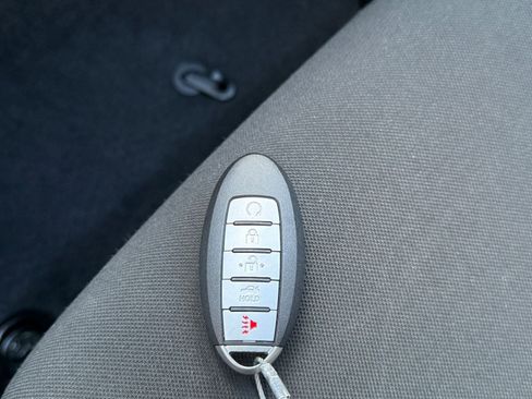 Used 2025 Nissan Versa SV image 18