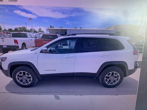 Used 2021 Jeep Cherokee Trailhawk w/ Technology Group AWD/4WD image 6