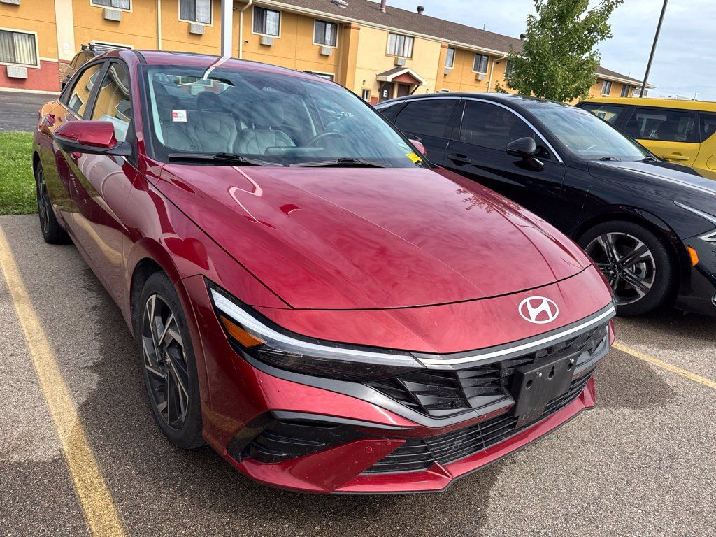 Used 2024 Hyundai Elantra Limited FWD image 2