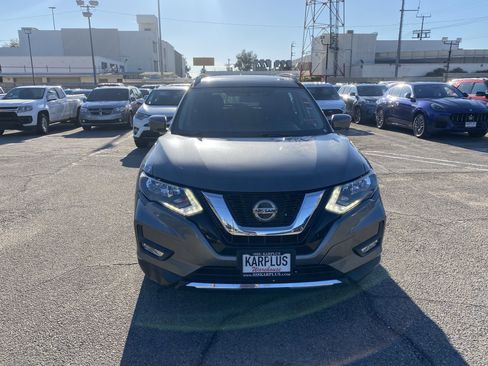 Used 2018 Nissan Rogue SV w/ Premium Package image 3