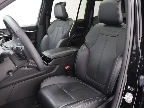 Used 2023 Jeep Grand Cherokee Overland w/ Luxury Tech Group IV AWD/4WD image 16