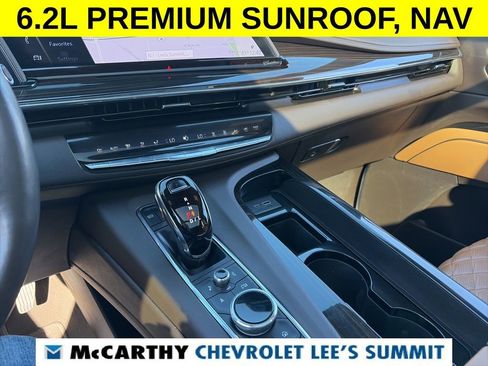 Used 2022 Cadillac Escalade ESV Premium Luxury image 11