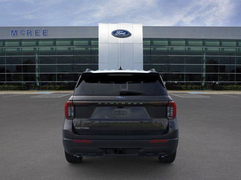 New 2026 Ford Explorer Active RWD image 5