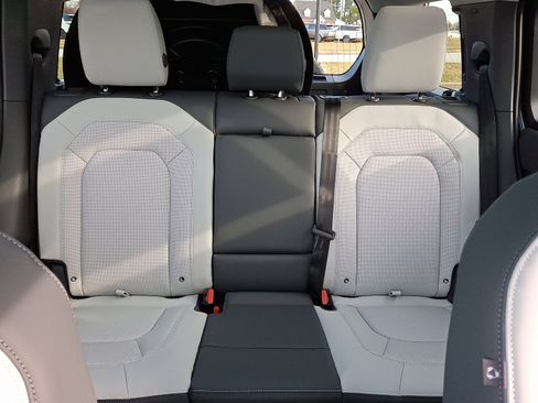 New 2026 Land Rover Defender 110 X-Dynamic SE image 16