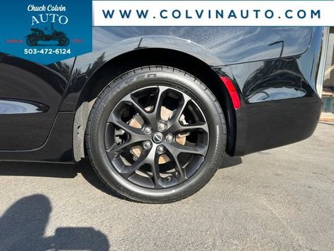 Used 2025 Chrysler Pacifica Limited FWD image 11