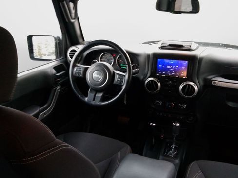 Used 2017 Jeep Wrangler Unlimited Sahara w/ Max Tow Package image 27