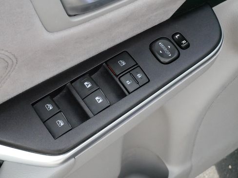 Used 2015 Toyota Camry XSE w/ Moonroof Package FWD image 19