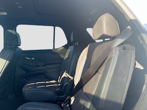 Used 2023 Chevrolet Traverse High Country FWD image 26