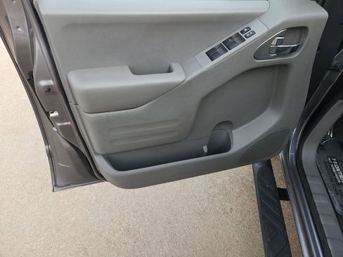 Used 2021 Nissan Frontier SV w/ Midnight Edition Floor Mats image 27