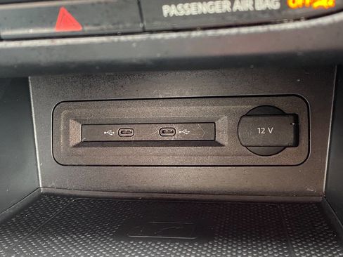 Used 2021 Volkswagen Atlas SE image 37