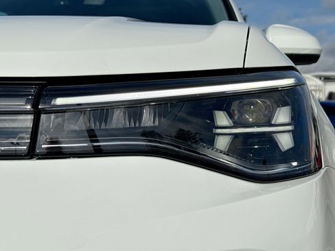 New 2026 Volkswagen Taos SEL image 9