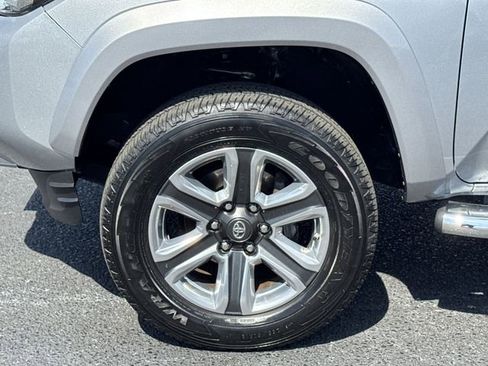 Used 2019 Toyota Tacoma Limited image 23