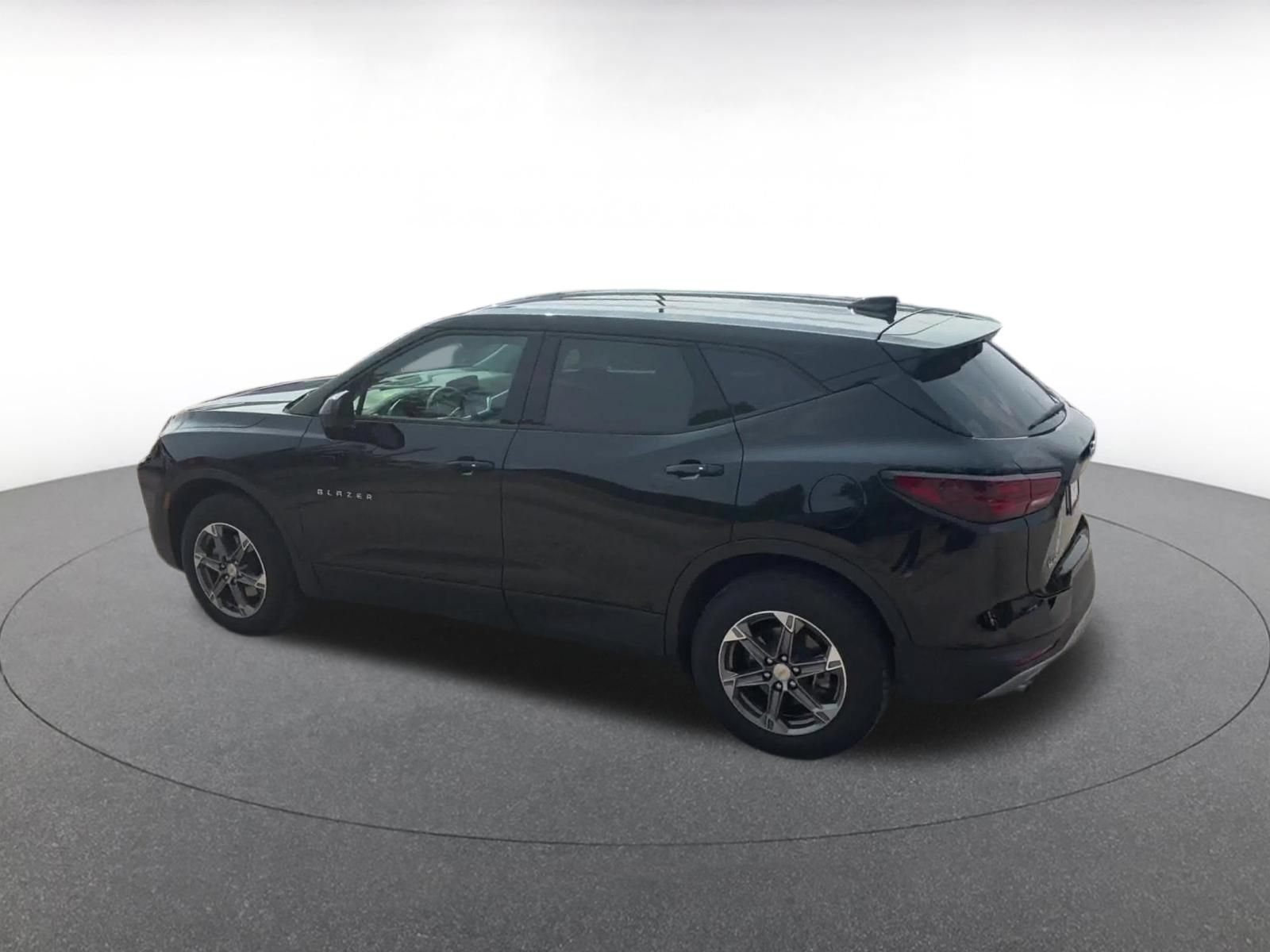Used 2026 Chevrolet Blazer LT FWD image 9