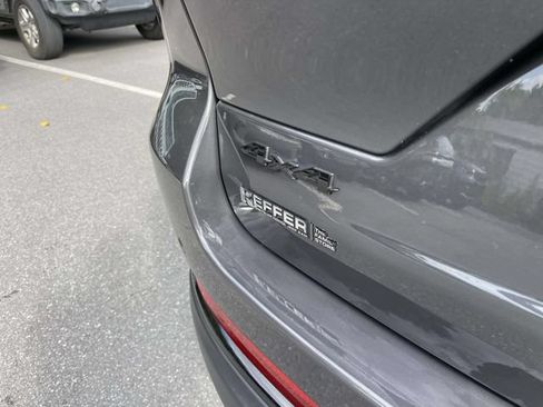 Certified 2025 Jeep Grand Cherokee Altitude AWD/4WD image 9