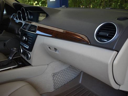 Used 2014 Mercedes-Benz C 250 Sedan image 21