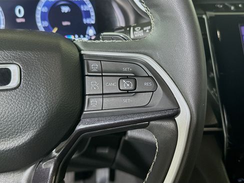 Used 2023 Jeep Grand Cherokee Altitude AWD/4WD image 17