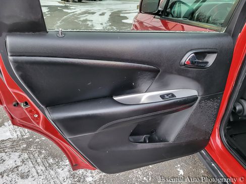 Used 2018 Dodge Journey SE image 25