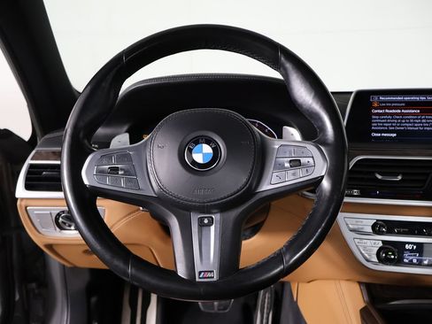 Used 2022 BMW 750i xDrive w/ Executive Package AWD/4WD image 43