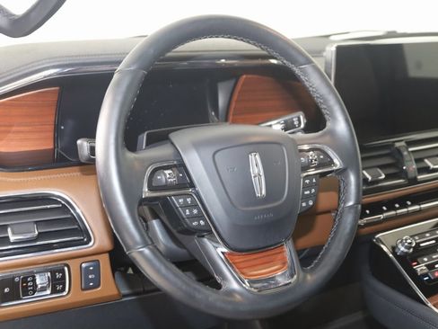Used 2023 Lincoln Navigator Reserve image 6