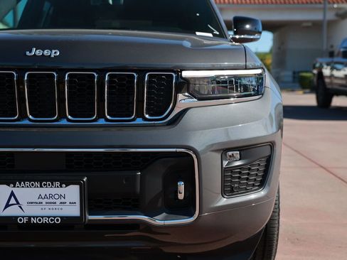 New 2025 Jeep Grand Cherokee Overland image 5