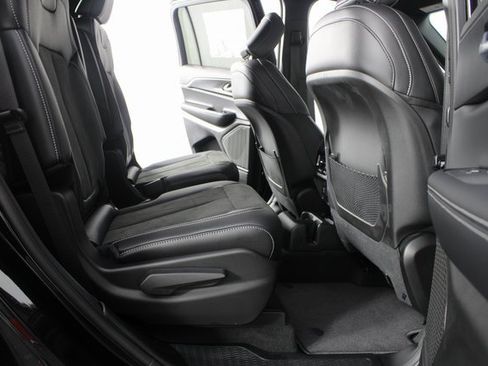 New 2025 Jeep Grand Cherokee L Altitude image 21