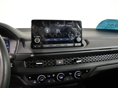 Certified 2025 Honda Accord SE image 25