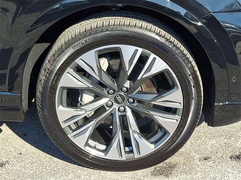 Used 2024 Audi Q8 Premium w/ Black Optic Package image 8