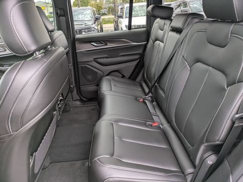 New 2025 Jeep Grand Cherokee Limited w/ Black Appearance Package image 9