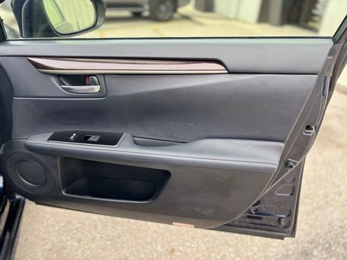 Used 2017 Lexus ES 300h image 12