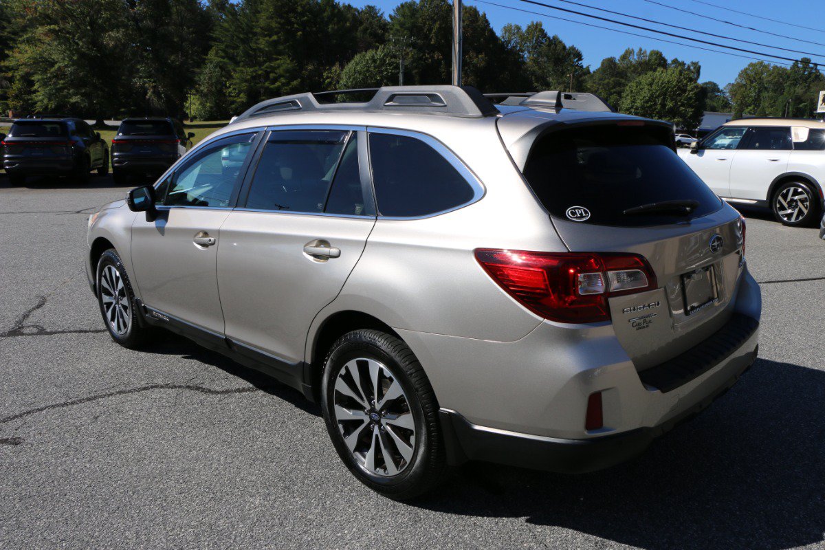 Used 2017 Subaru Outback 2.5i Limited AWD/4WD image 3