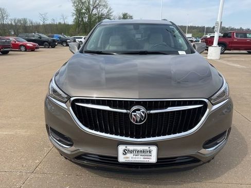 Used 2020 Buick Enclave Essence image 8