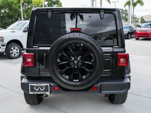 Used 2025 Jeep Wrangler Unlimited Sahara AWD/4WD image 24