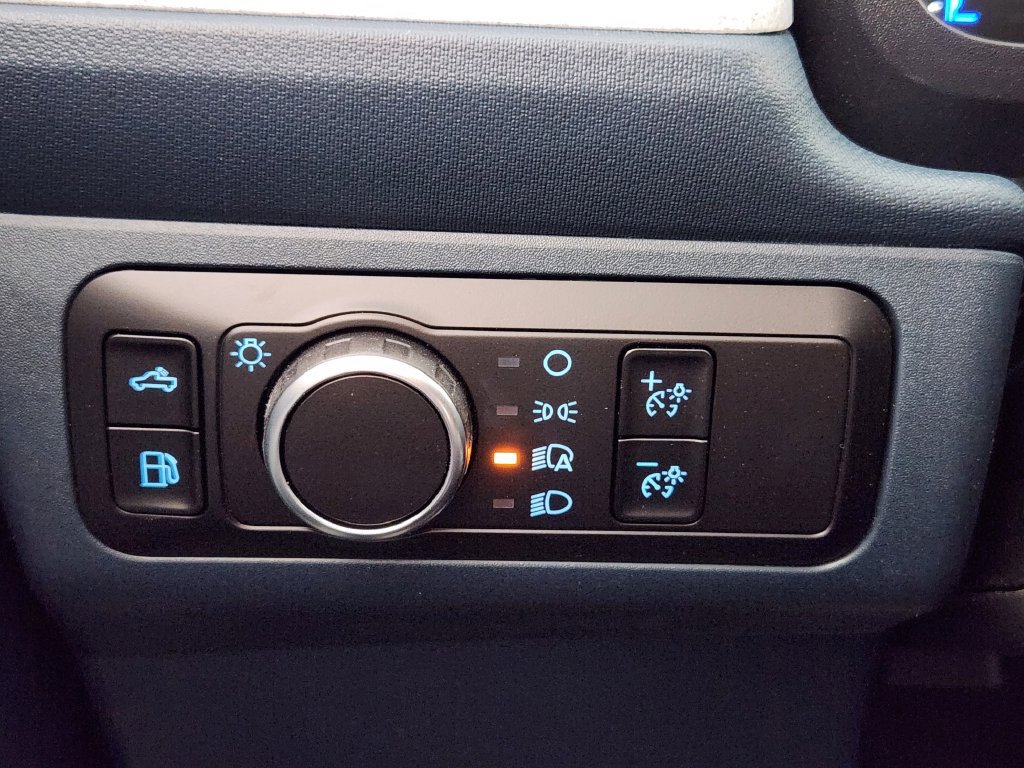 New 2026 Ford Maverick XLT w/ XLT Luxury Package FWD image 27