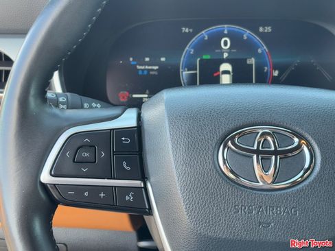 Used 2023 Toyota Highlander Platinum FWD image 20