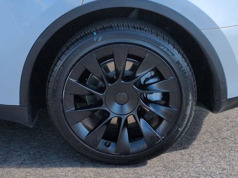 Used 2023 Tesla Model Y Long Range image 28