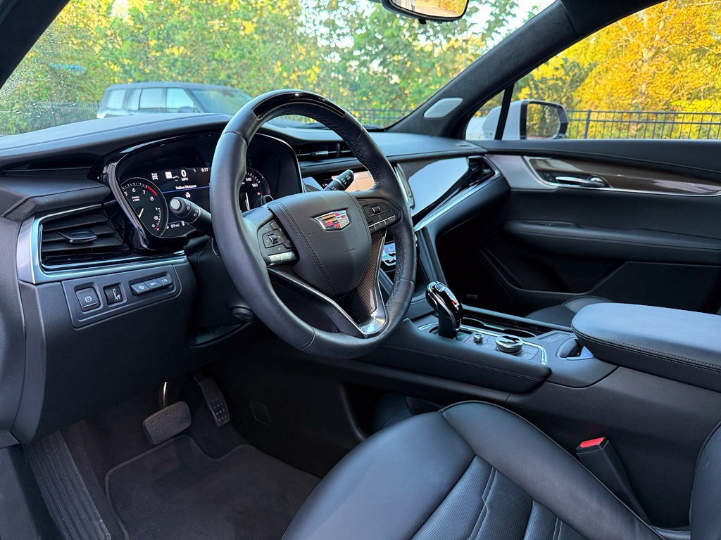 Used 2024 Cadillac XT6 Premium Luxury w/ Platinum Package AWD/4WD image 9