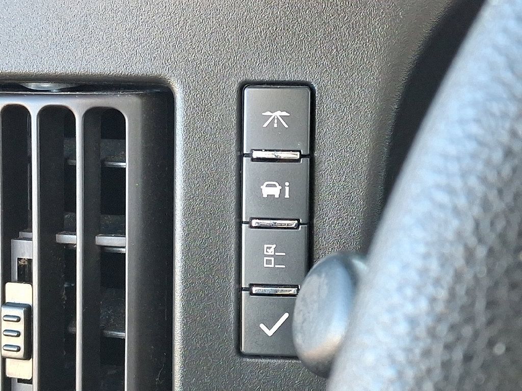 Used 2023 Chevrolet Express 3500 RWD image 27