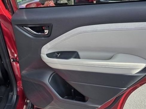 Used 2025 Subaru Forester Limited image 13